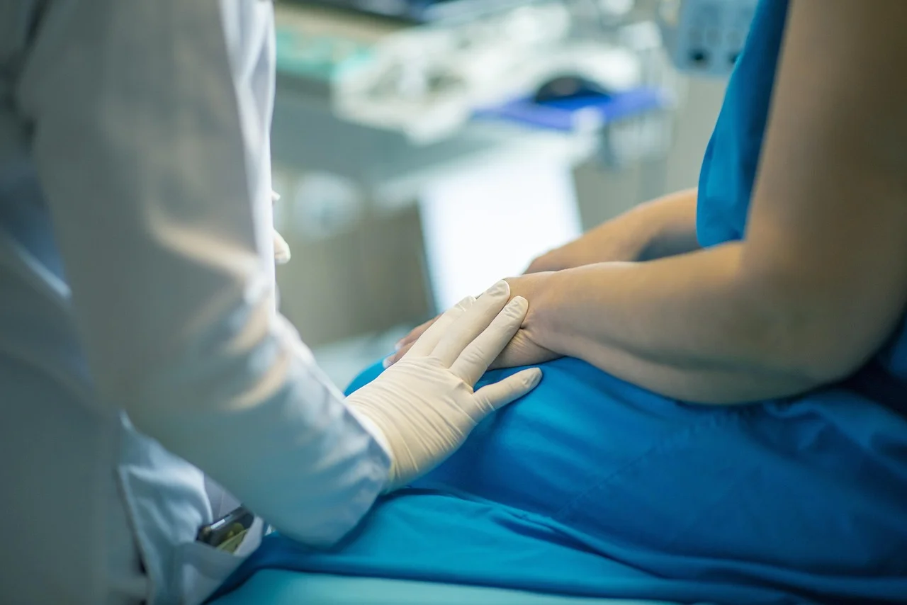Flebologia: skleroterapia i proktologia w leczeniu żylaków i hemoroidów